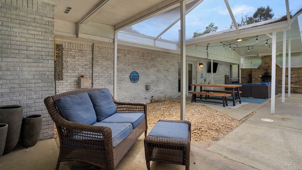 Spacious Retreat w/ Private Pool, Spa, Fireplace + Attraction Tickets!