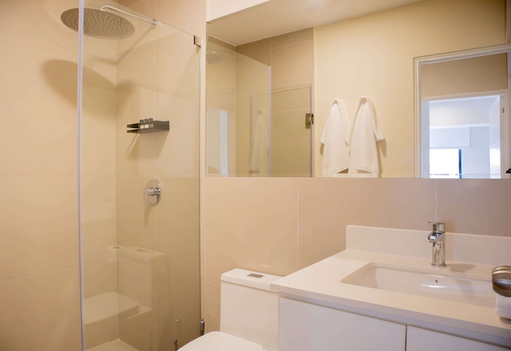 w Enchanting 2BR w Balcony Near Kennedy Park