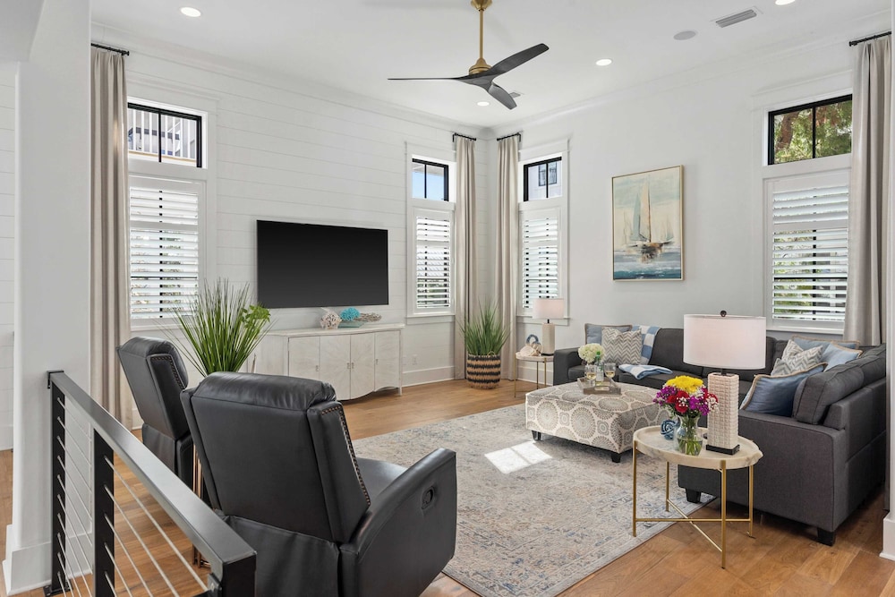 Rooftop Deck w/ Views, Pool, Luxury 5bdr Resorting To Happiness by Avantstay