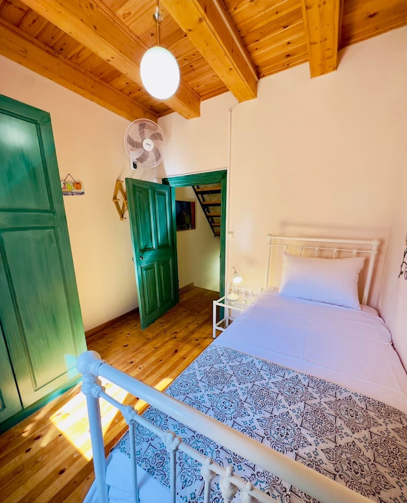 Kansoneta-traditional Mansion in Gastouri Village