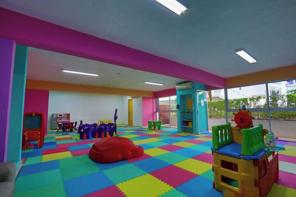 Spacious Condo with Gym & Pool Cancun