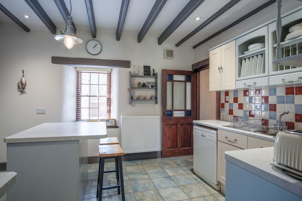 Tregoyr - 3 Bedroom Holiday Home - St Florence