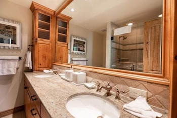 Ski-in Ski-out Townhome in Beaver Creek by RedAwning