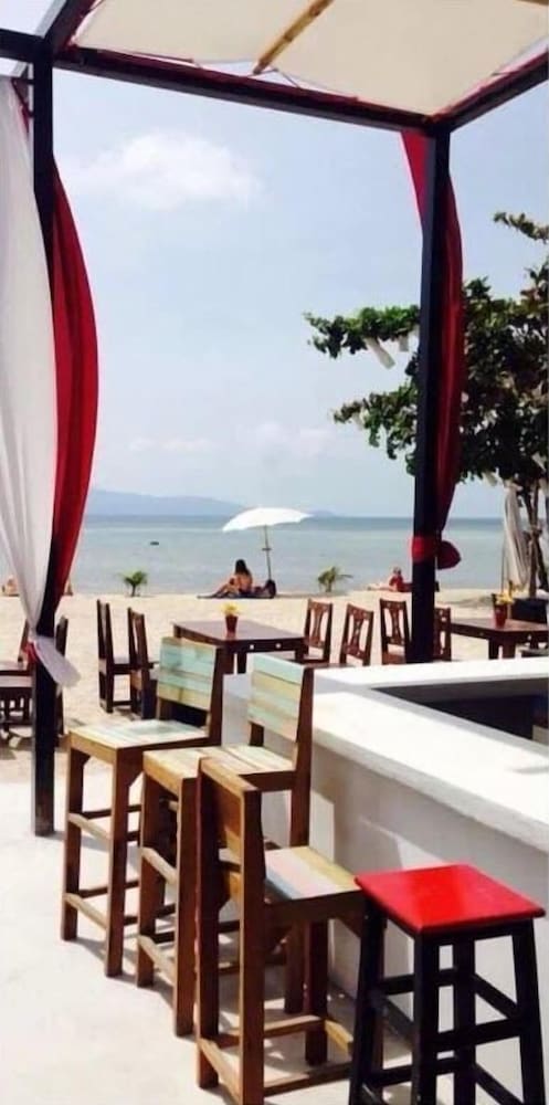 Dancing Elephant Beach Club - Hostel