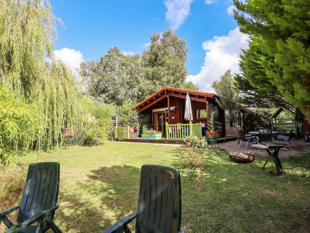Lakeside Lodge Retreat