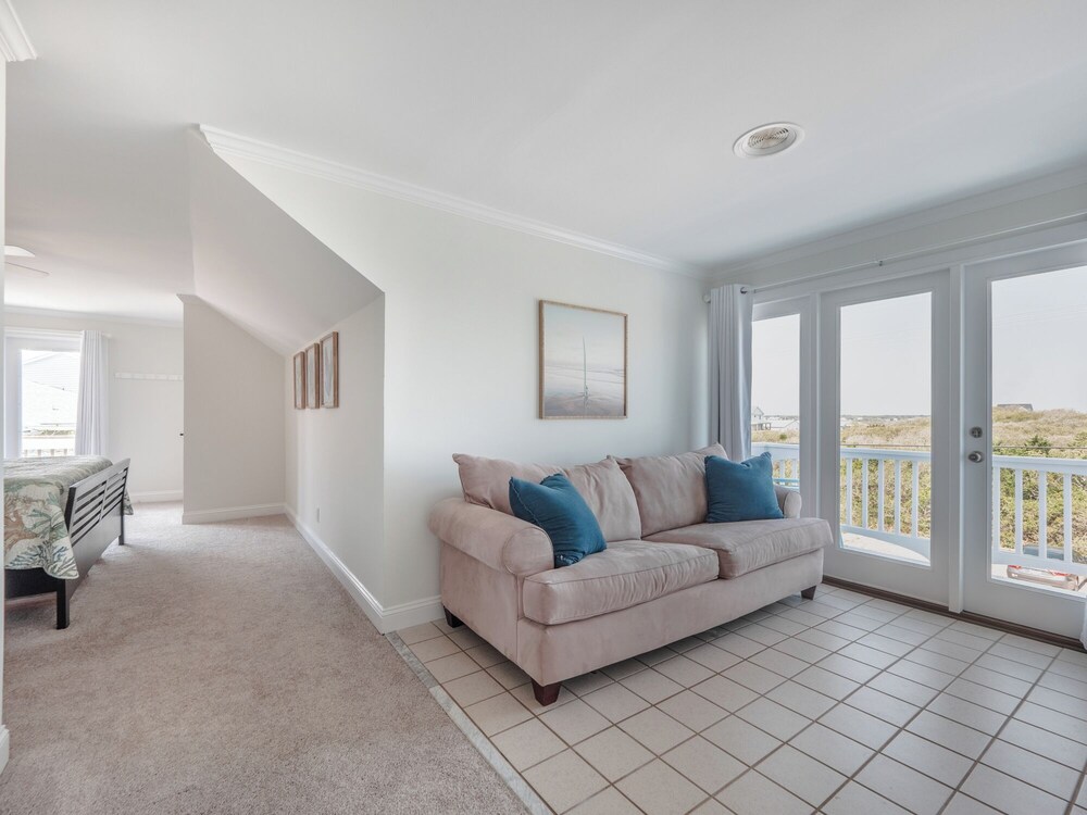 Surfside Cottage by Topsail Realty