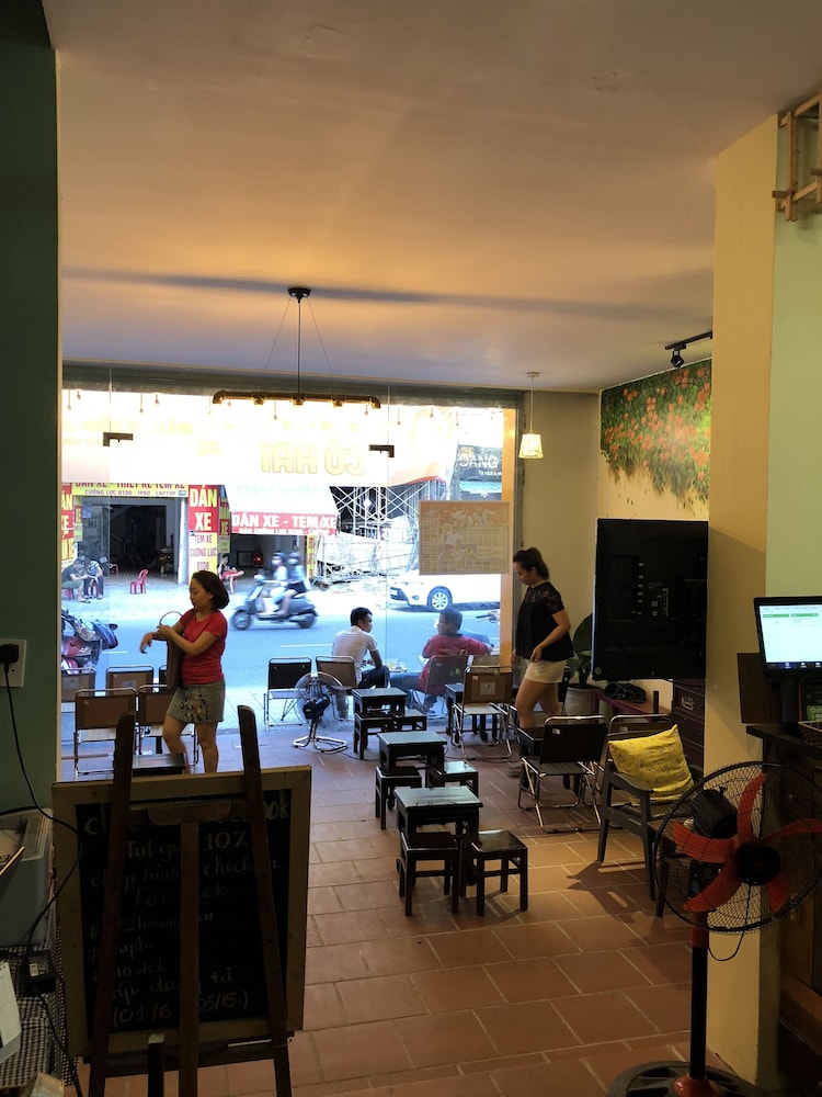 Coffee Shop & Hostel Co Hai