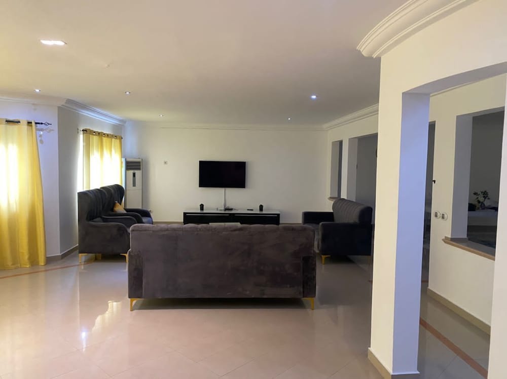 Trassaco Valley 5 Bedrooms mansion view 4