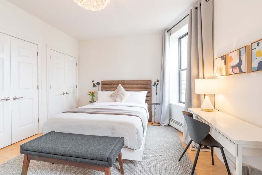 Cypress Court III by Rove Travel 1BR Harlem Apt
