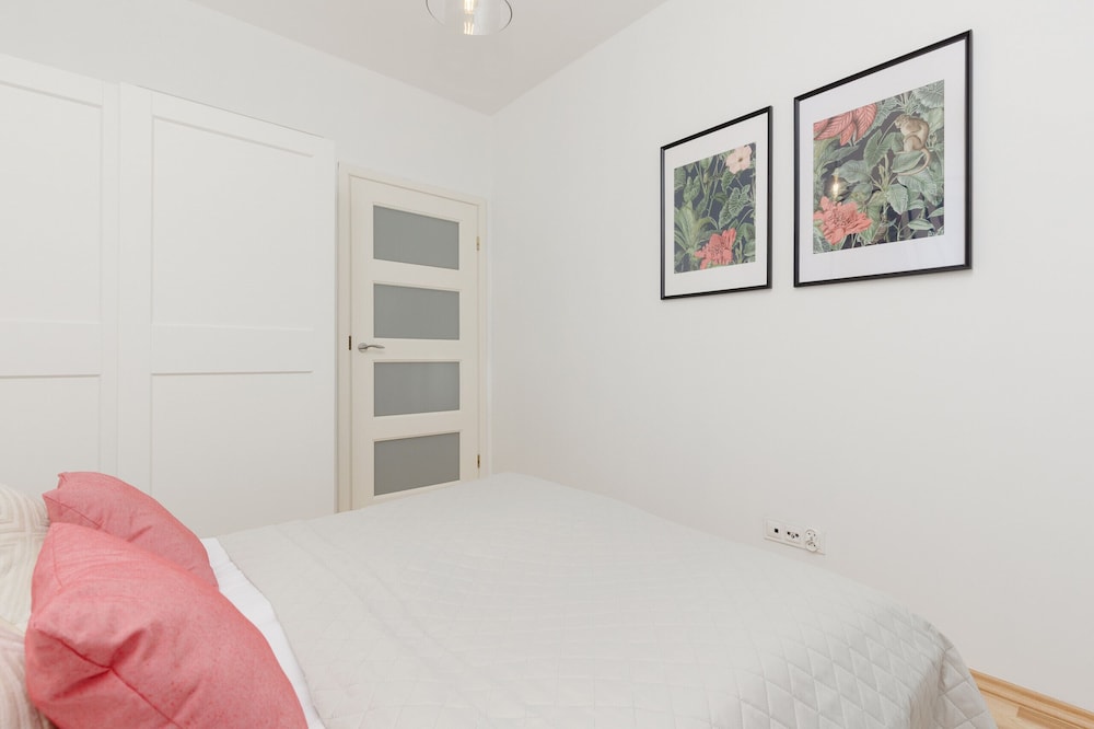 Krasinskiego Comfy Apartament by Renters view 4