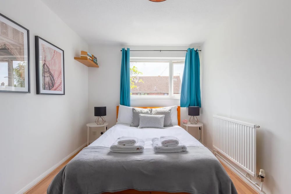 Bright 3 Bedroom House With Terrace, 16 Mins to Big Ben