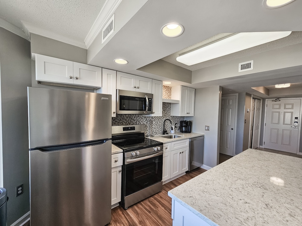 1707 Brighton, impressively remodeled, 3 bedroom ocean view 3 Condo