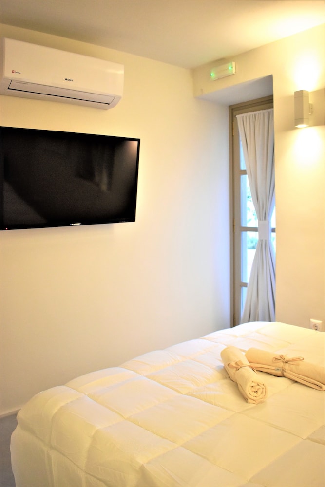 Acropolis Suites