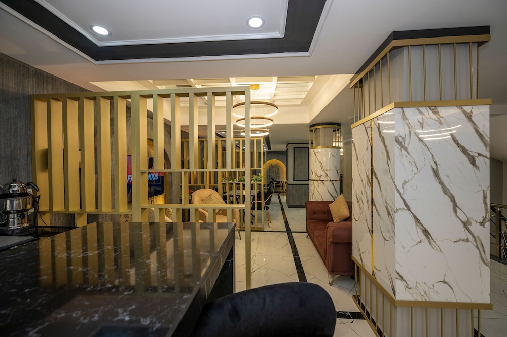 California Otel - Image 40