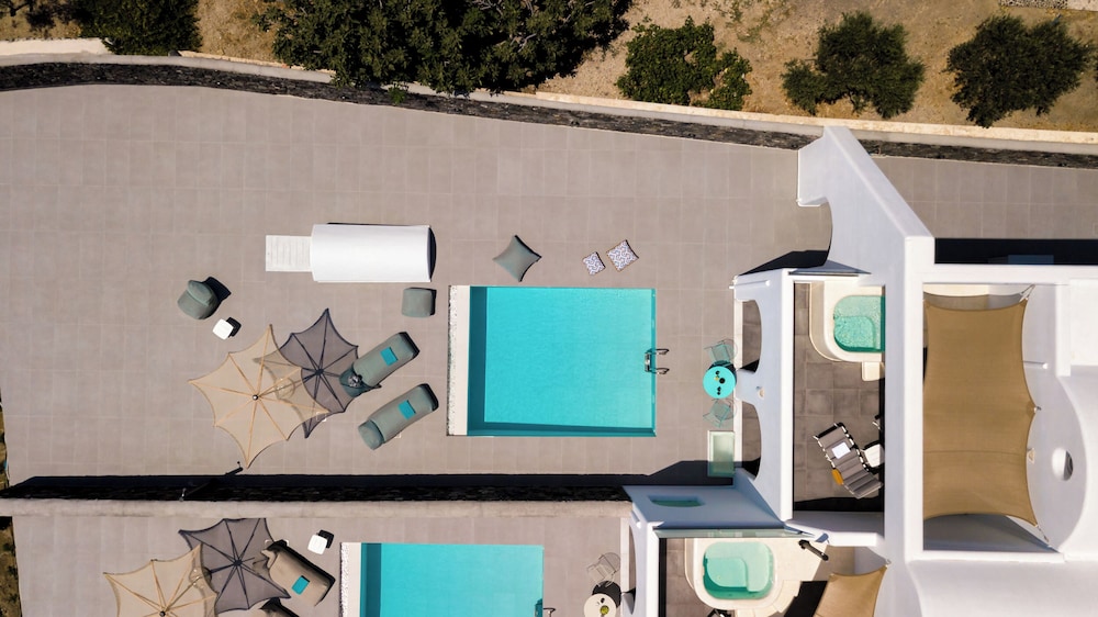 MODERN DOME HOMES OF SANTORINI