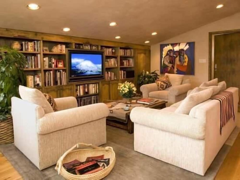 Penthouse with Panoramic Views of Vail Mountain and the Gore Range by RedAwning