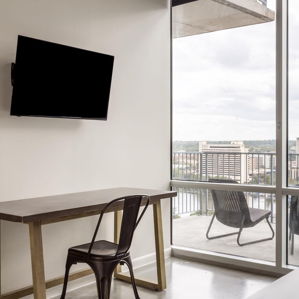 Austin Classy 1BD 1BA 2nd Street District Apartment