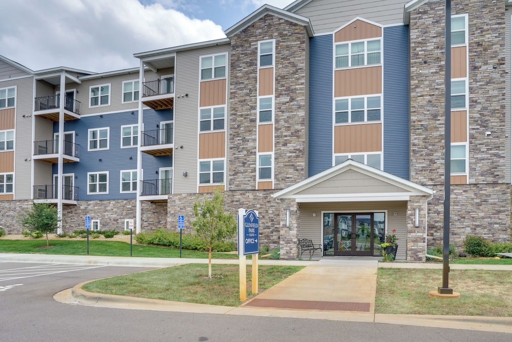 4 Mi to National Sports Center: Apt in Blaine