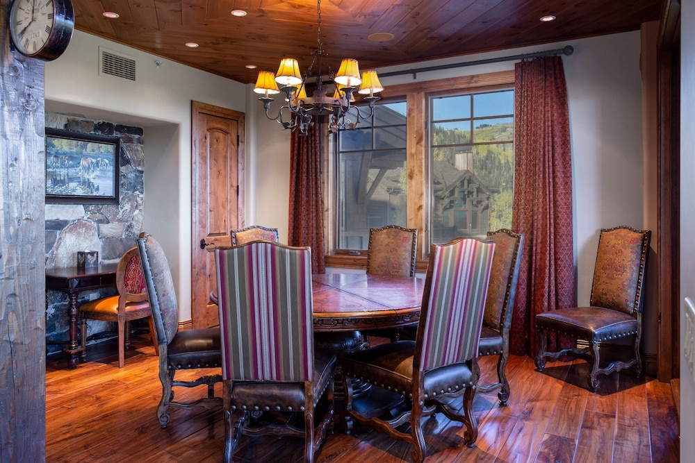 Grand Lodge - Three Bedroom #301 - Ski-in/ski-out 3 Condo