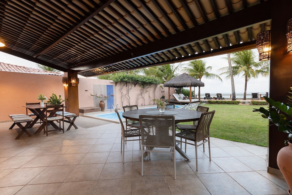 Casa Mar: Beachfront & Sea View by Carpediem