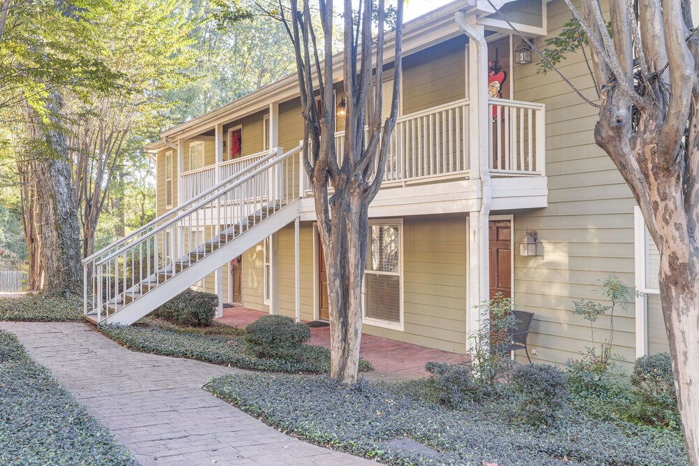 1 Block to The Square: Oxford Condo! view 2