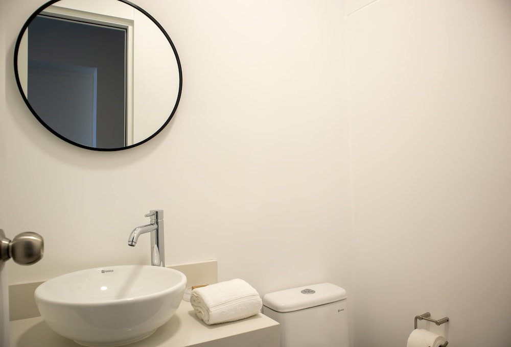 w Charming 2BR w Balcony in Miraflores