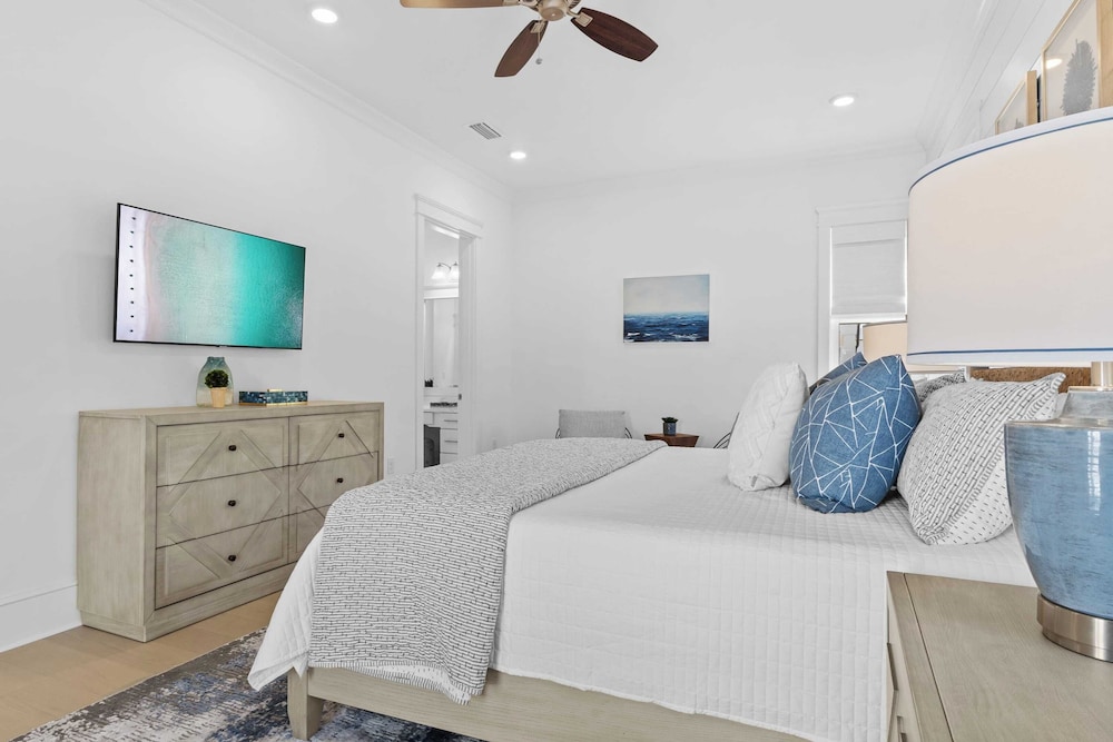 Sleeps 20 2 Homes, 9bdr, Arcade Walk to Blue Mountain Beach Access & Eats