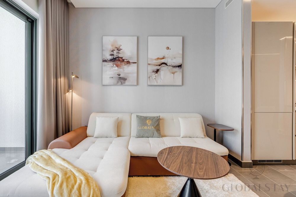 GLOBALSTAY. The Crest Tower C Apartments