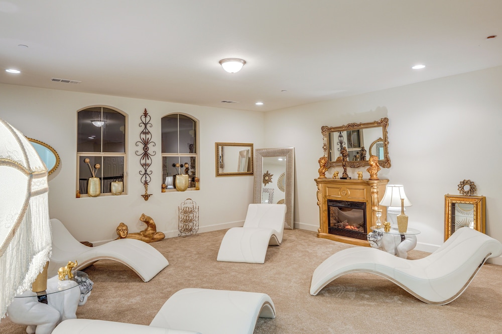 4 Mi to Csub Campus: Spacious Home w/ Yard
