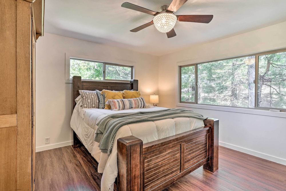Spacious Lake Arrowhead Cabin w/ Jacuzzi Spa! view 5