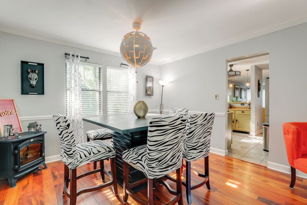 4 Mi to Stone Mountain: Retreat w/ Office!