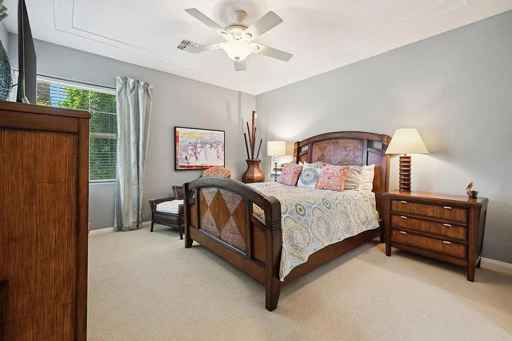 Stylish 2BR w Spa Patio
