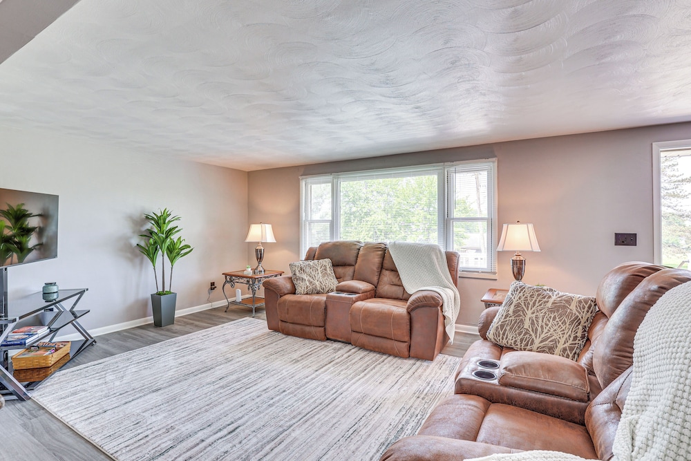 Fish, Hike & Golf: Leisurely Navarre Home w/ Yard!