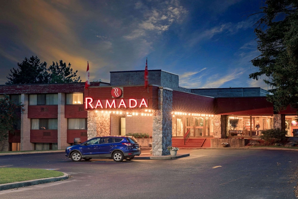 North Bay Vacations - Ramada by Wyndham Pinewood Park Resort North Bay - Property Image 1