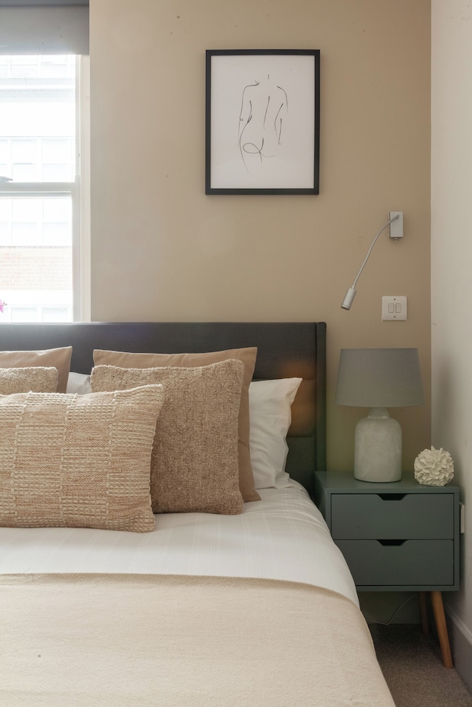 The Old Street Luxury Flat into 3 Bed Apartment in Old Street