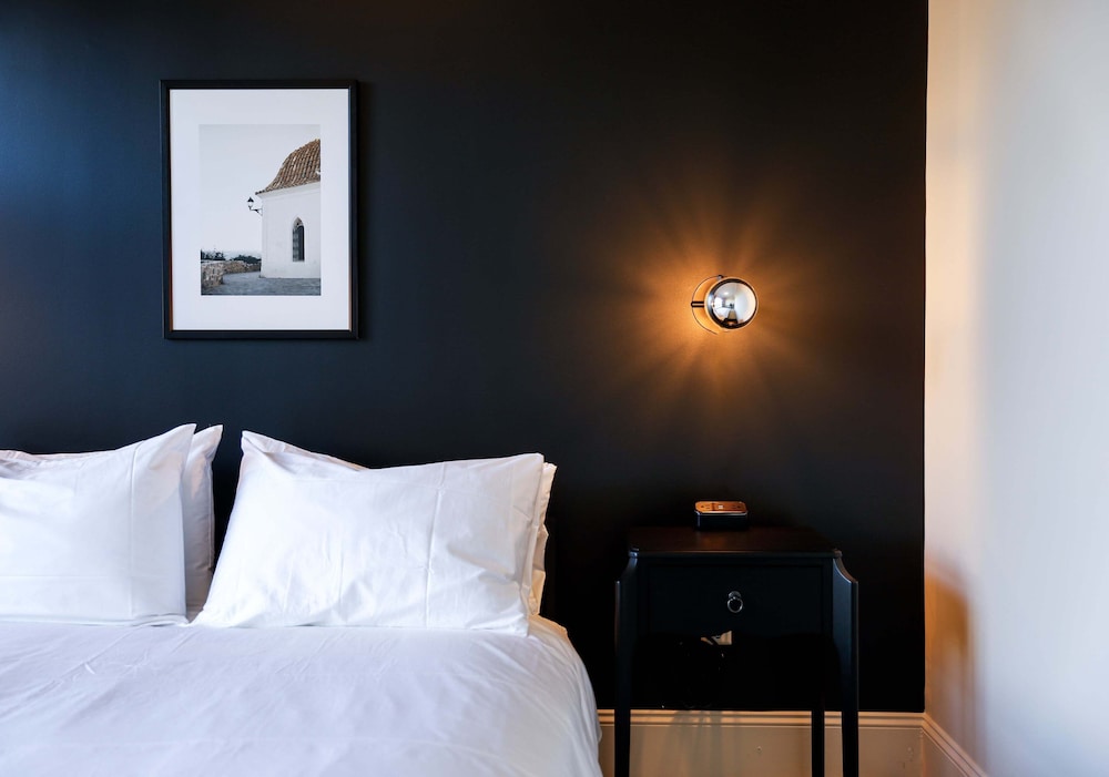 Furnished Apartments in Midtown view 3