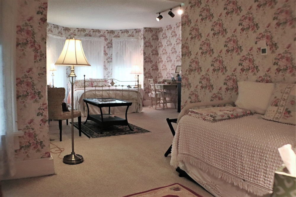 The Lincoln Short North B&B