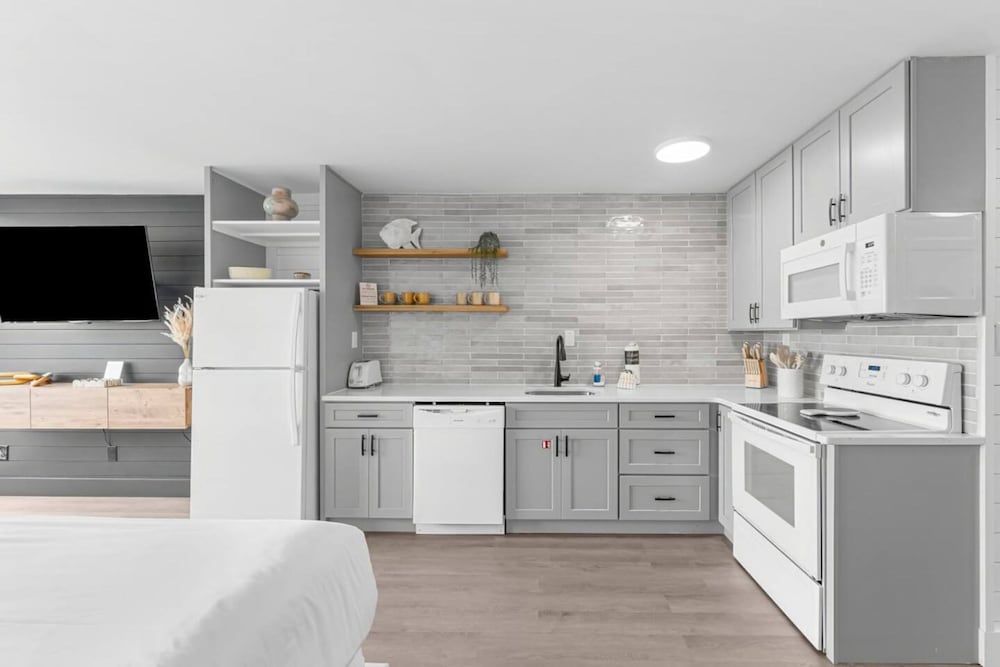 Renovated Beach Front Ocean View Condo TOG 321