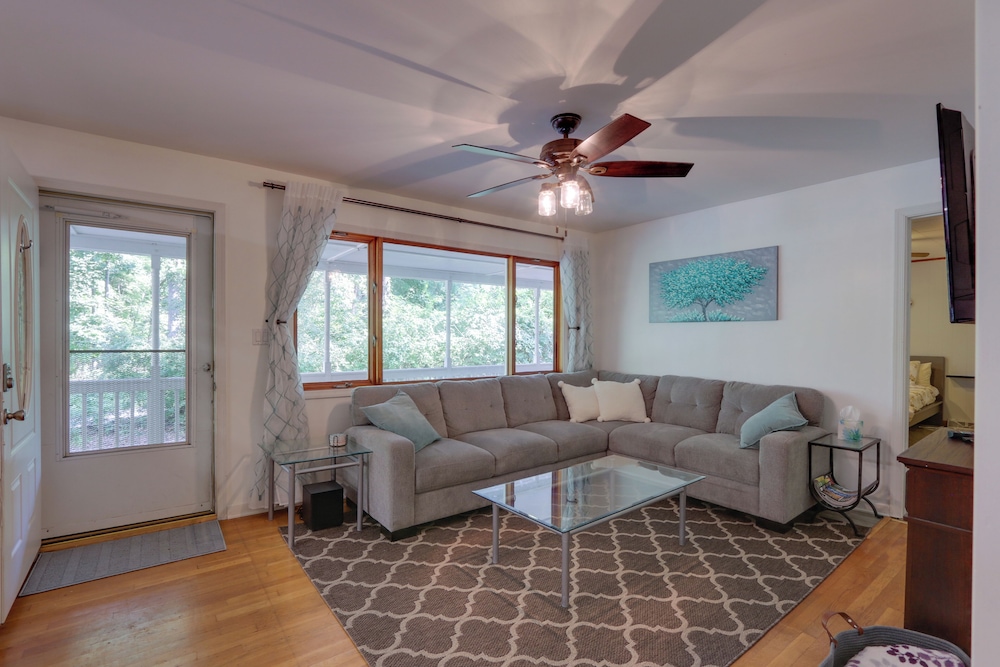 Harpers Ferry Cabin - Walk to Private Lake! - Property Image 22