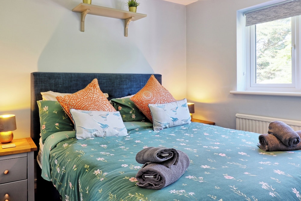 Tranquil Garden Retreat in Buckhurst Hill
