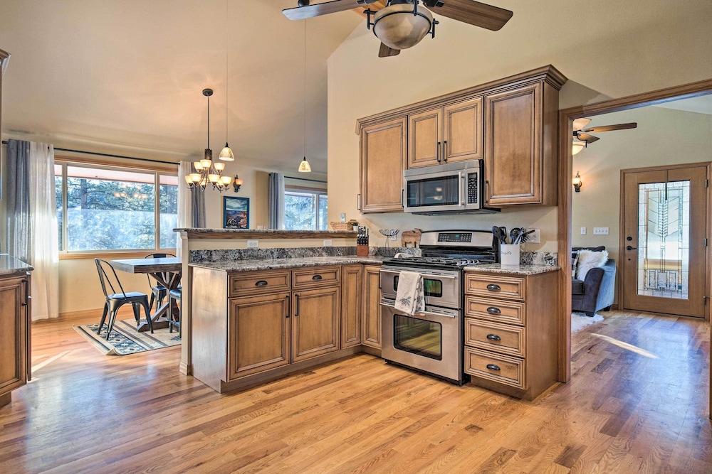 Cozy Mountain Escape: Pet-friendly Bailey Cabin view 4