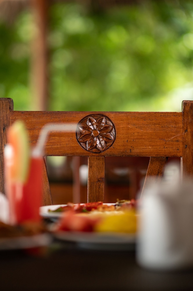 Hakuna Majiwe Beach Lodge