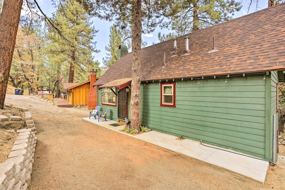 Wrightwood Cabin w/ Cozy Interior! view 5