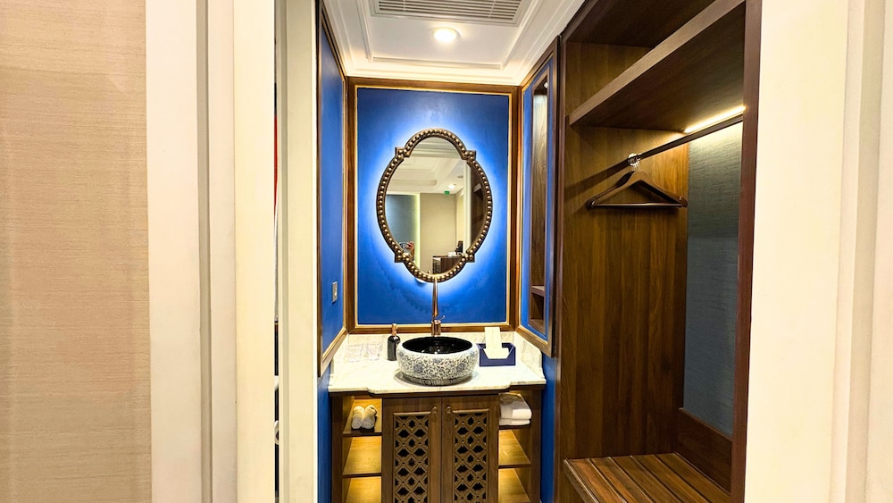 ASHLEY NEWAIR Menteng with Air Purifier