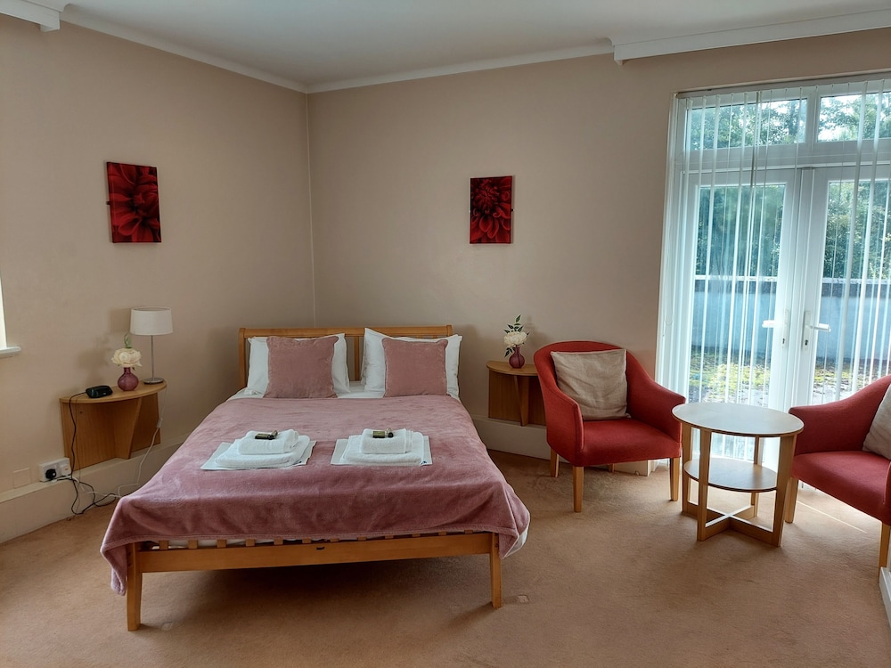 Cripps Hall Guest Annexe view 3