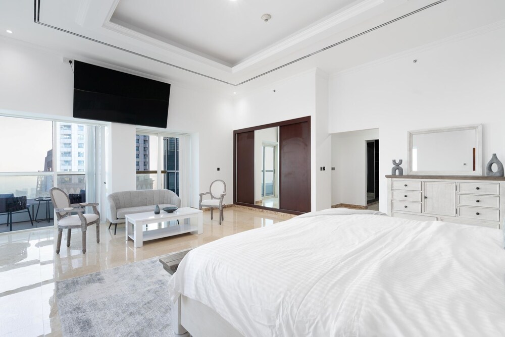 4BR Maid Penthouse w Pool and Jacuzzi
