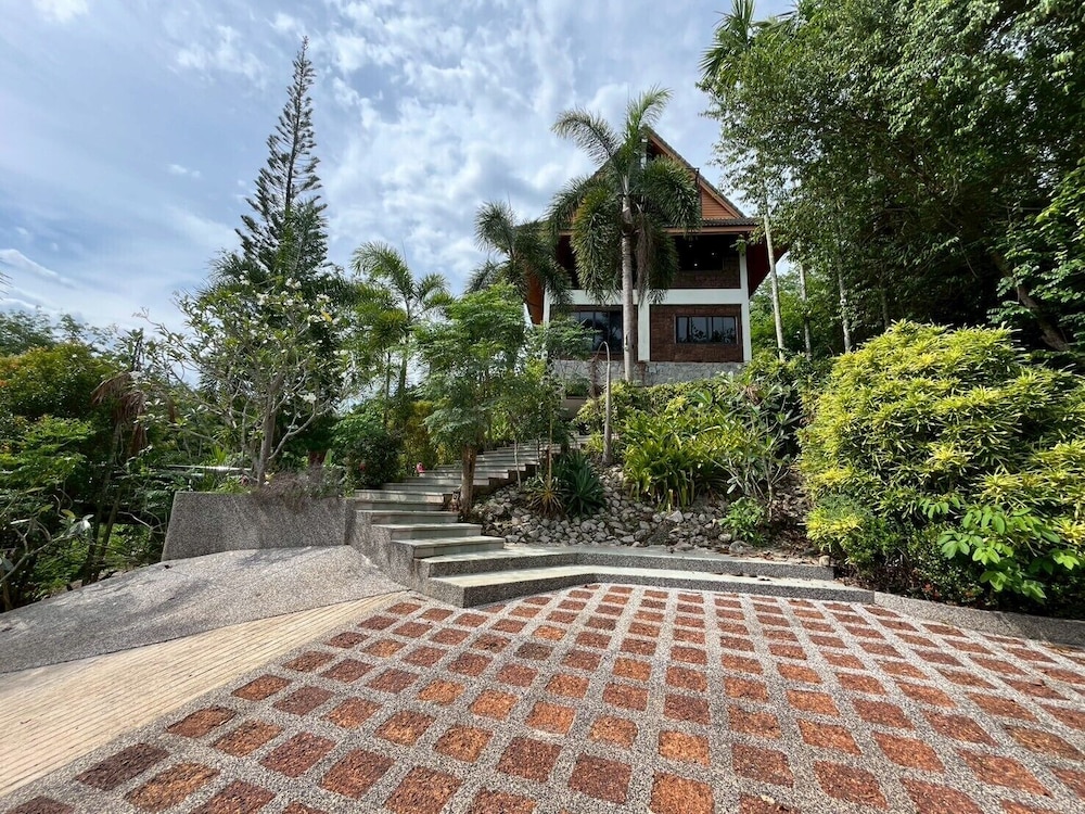 Thara Bayview Villa