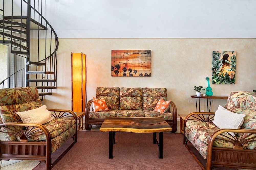 2 Bedrooms + Loft - Sleeps 6 - Ocean & Golf Views - Lanai - Vrkcv