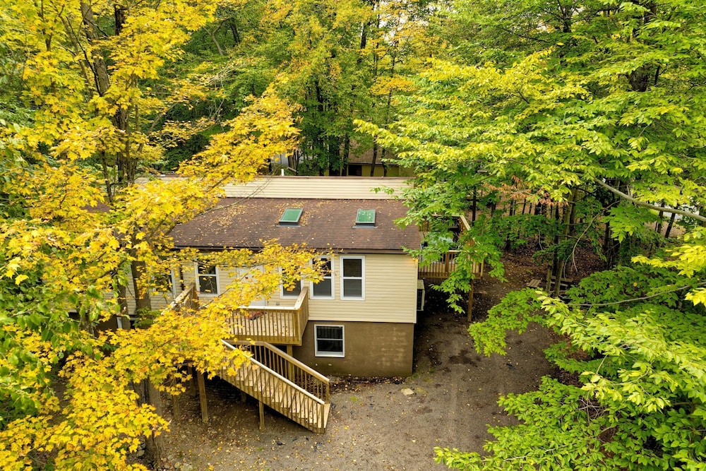 Moshannon Tree-lined Pocono Retreat w Hot Tub Firepit Pool Table