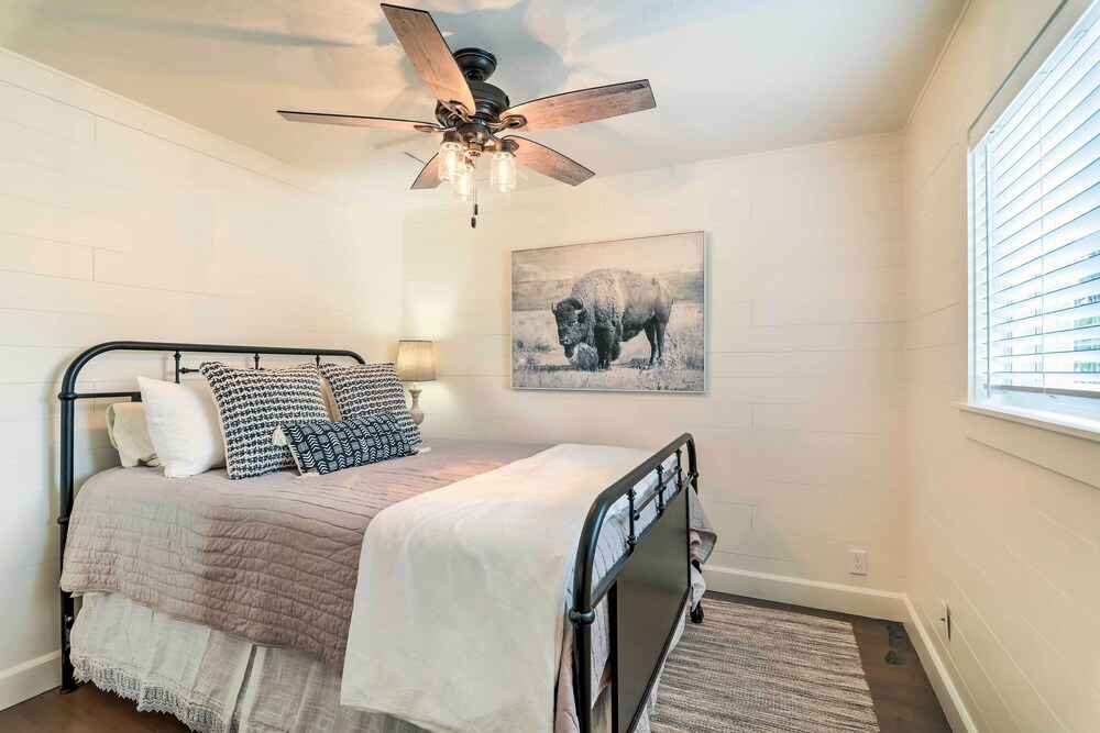 Beaver Vacations - Cozy Farmhouse-style Cottage by Mighty 5 Ntl Parks - Property Image 2